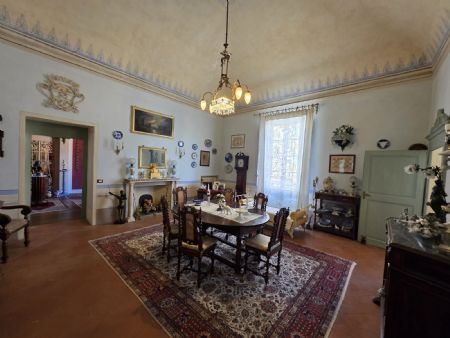 Vendita Appartamento SIENA – CENTRO STORICO. In uno dei palazzi più prestigiosi del cuore di Siena, notificato alle...